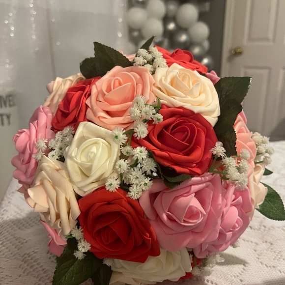 4 bouquets and 4 boutonnières - Picture 4 of 4